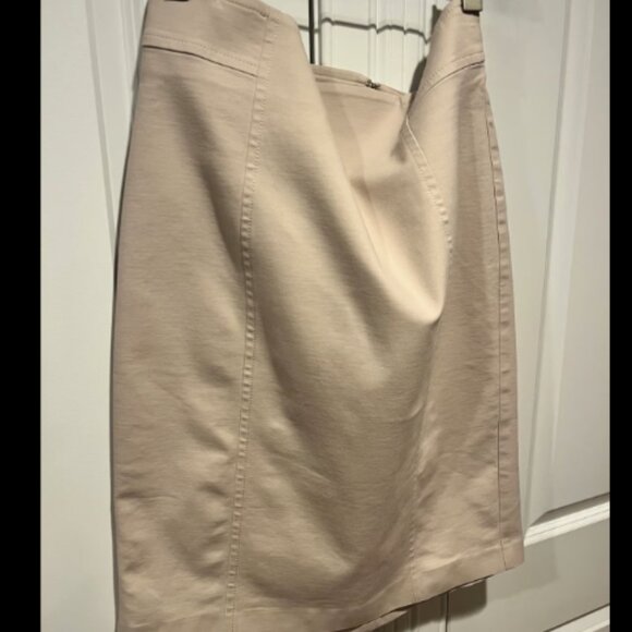 Seamed Pencil Skirt in Bi-Stretch - Picture 2 of 5